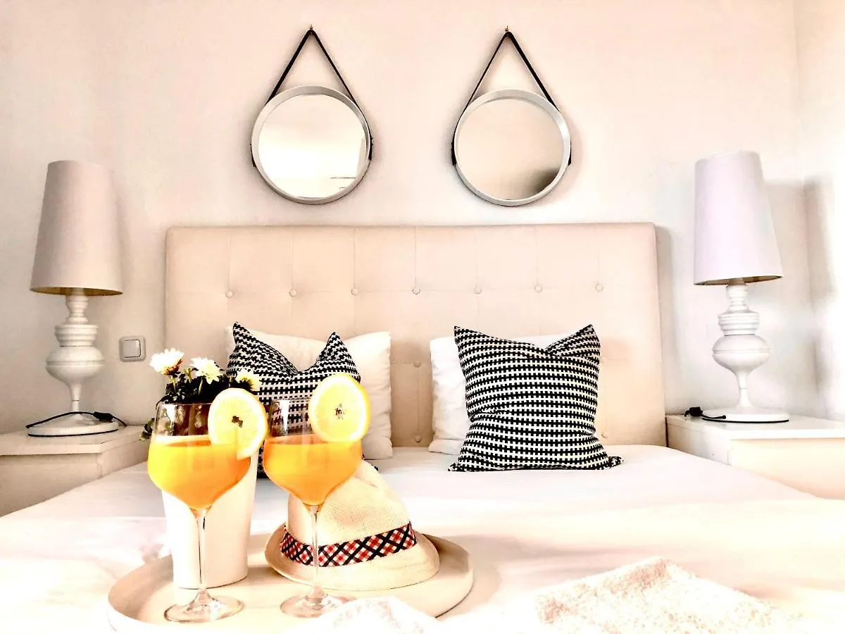 Sailor Apartments 托雷莫利诺斯